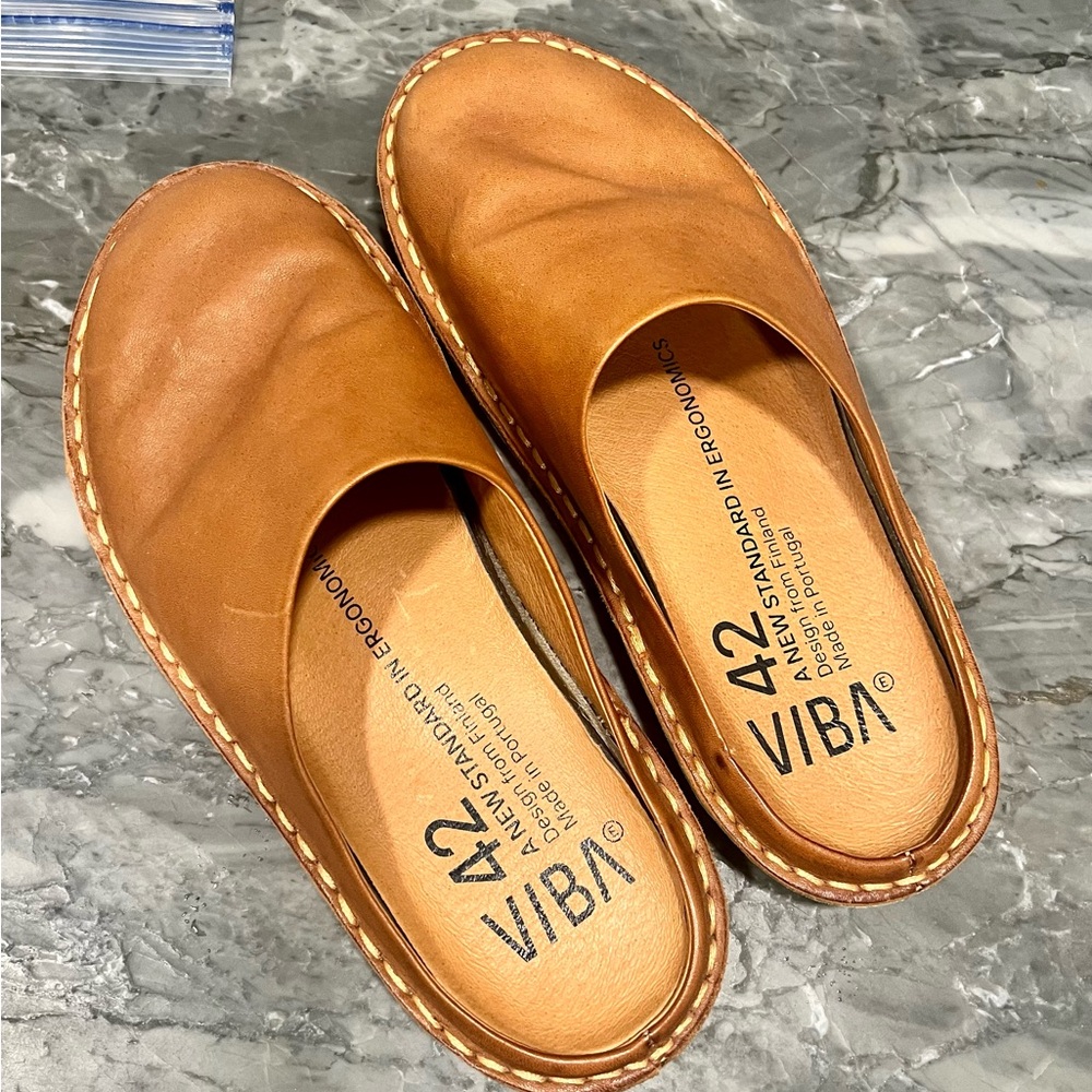 Viba unisex shoes. Barely worn, never outside